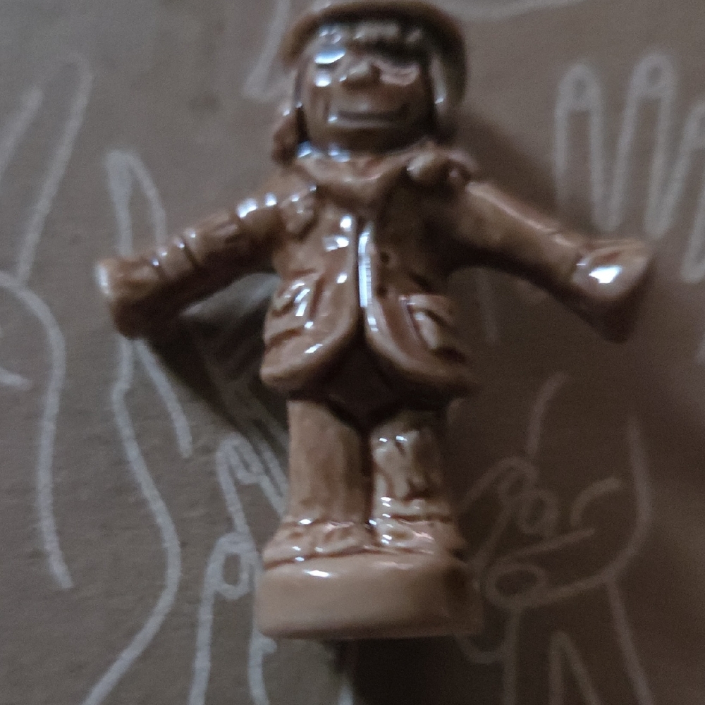 Red Rose Tea Wade England Scarecrow Brown Ceramic Figurine  Calendar Series